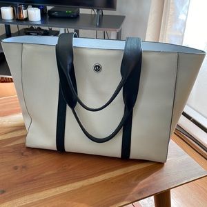 Lululemon shoulder tote bag